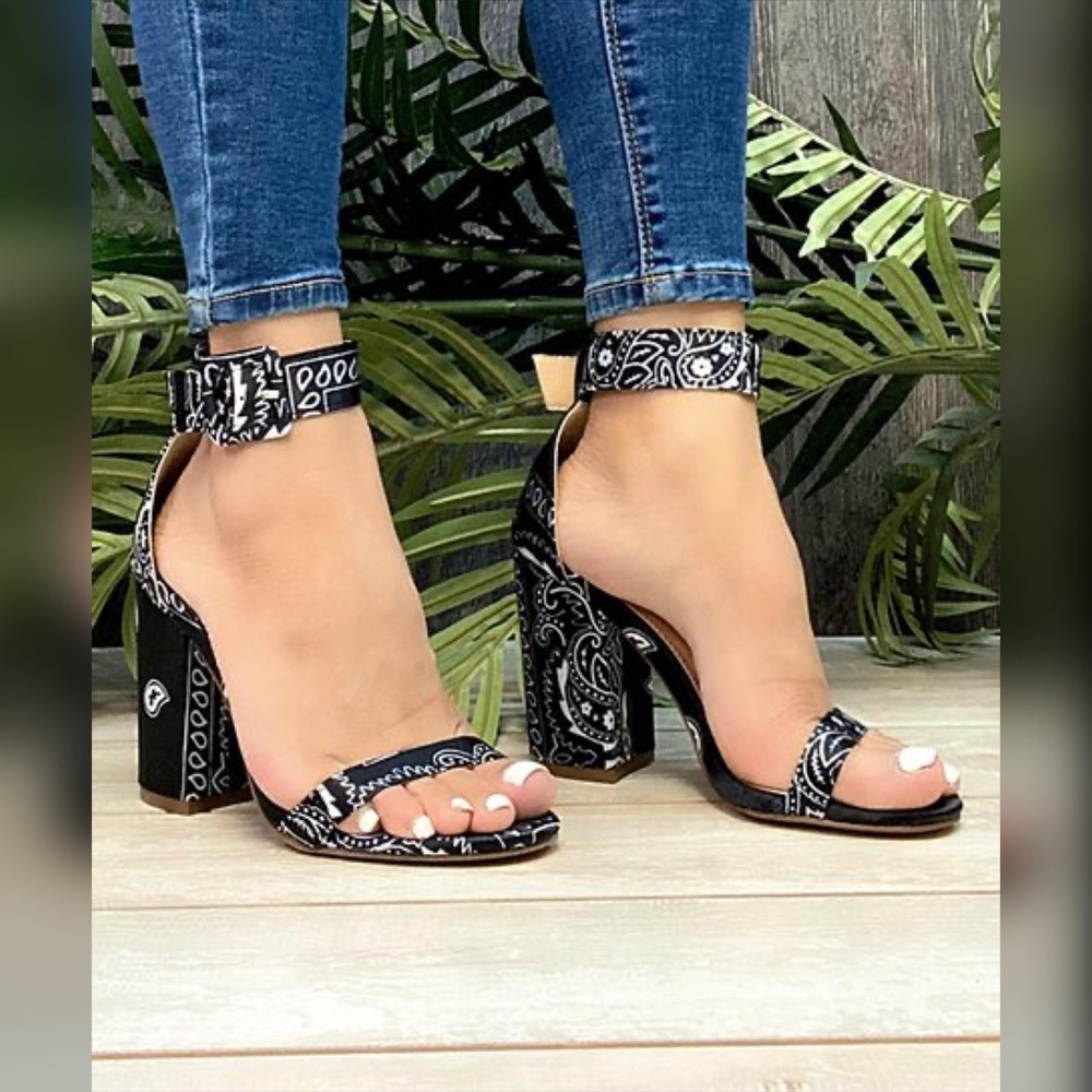 🖤 Mata Black Bandana Heels